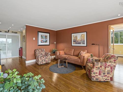 502 990 Mclean Street, Halifax, NS - Indoor Photo Showing Living Room