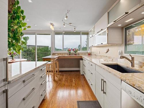 502 990 Mclean Street, Halifax, NS - Indoor Photo Showing Kitchen
