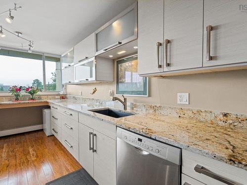 502 990 Mclean Street, Halifax, NS - Indoor Photo Showing Kitchen