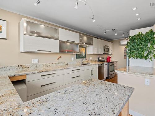 502 990 Mclean Street, Halifax, NS - Indoor Photo Showing Kitchen With Upgraded Kitchen