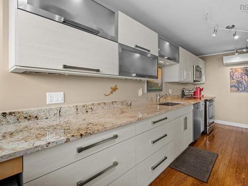 502 990 Mclean Street, Halifax, NS - Indoor Photo Showing Kitchen