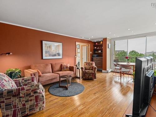 502 990 Mclean Street, Halifax, NS - Indoor Photo Showing Living Room