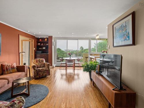 502 990 Mclean Street, Halifax, NS - Indoor Photo Showing Living Room