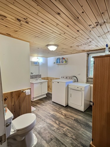Salle de bains - 342C Ch. De Sand Bay, Clarendon, QC - Indoor Photo Showing Laundry Room