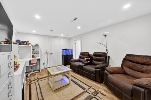 Salle familiale - 79 Rue Radisson, Pincourt, QC - Indoor