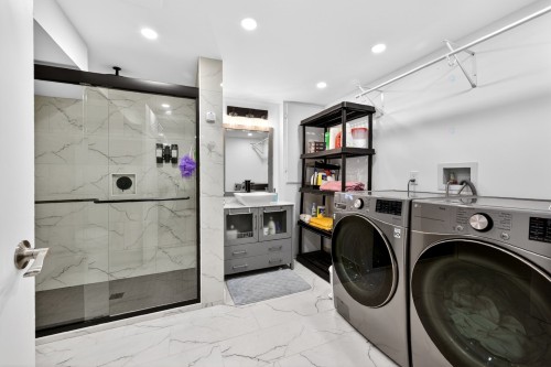 Salle de bains - 79 Rue Radisson, Pincourt, QC - Indoor Photo Showing Laundry Room