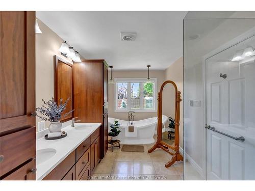 27 Cramar Crescent, Chatham, ON - Indoor Photo Showing Bathroom