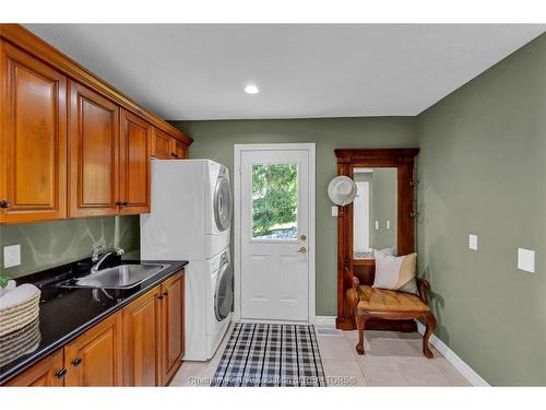 27 Cramar Crescent, Chatham, ON - Indoor Photo Showing Laundry Room