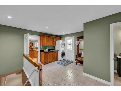 27 Cramar Crescent, Chatham, ON - Indoor Photo Showing Laundry Room