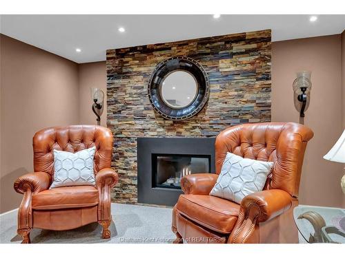 27 Cramar Crescent, Chatham, ON - Indoor Photo Showing Living Room With Fireplace