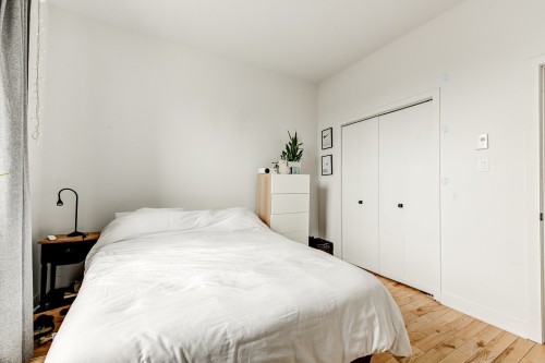 Chambre à coucher - 4793 Rue Ste-Catherine E., Montréal (Mercier/Hochelaga-Maisonneuve), QC - Indoor Photo Showing Bedroom