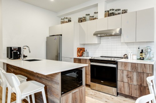 Cuisine - 4793 Rue Ste-Catherine E., Montréal (Mercier/Hochelaga-Maisonneuve), QC - Indoor Photo Showing Kitchen With Upgraded Kitchen