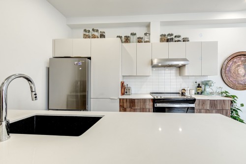 Cuisine - 4793 Rue Ste-Catherine E., Montréal (Mercier/Hochelaga-Maisonneuve), QC - Indoor Photo Showing Kitchen With Upgraded Kitchen