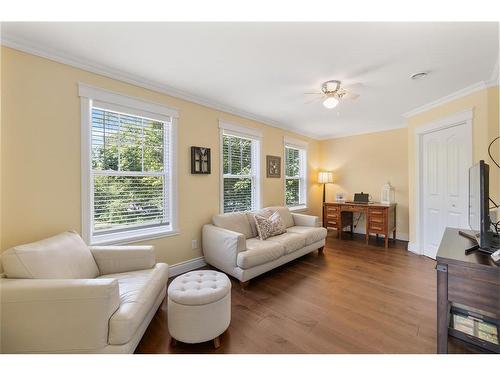 528 St. Thomas Line, Paradise, NL - Indoor Photo Showing Living Room
