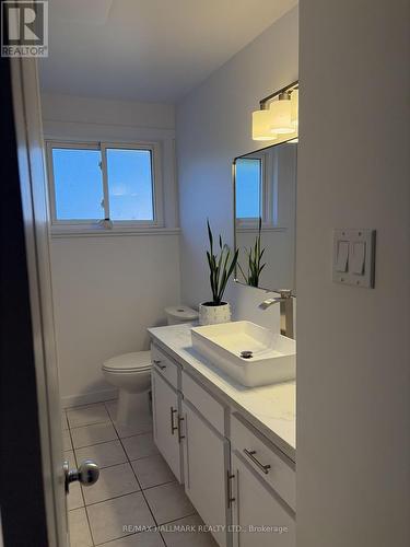 32 Warwick Court, Kitchener, ON - Indoor Photo Showing Bathroom