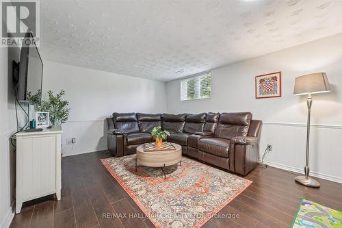 32 Warwick Court, Kitchener, ON - Indoor Photo Showing Living Room
