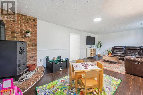 32 Warwick Court, Kitchener, ON - Indoor