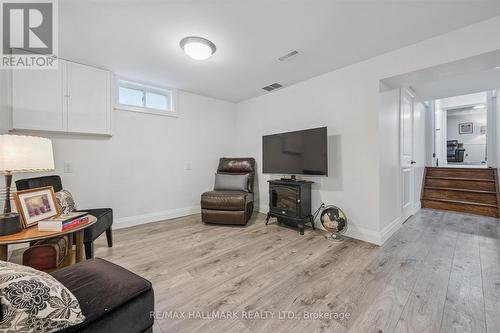 32 Warwick Court, Kitchener, ON - Indoor