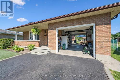32 Warwick Court, Kitchener, ON - Outdoor