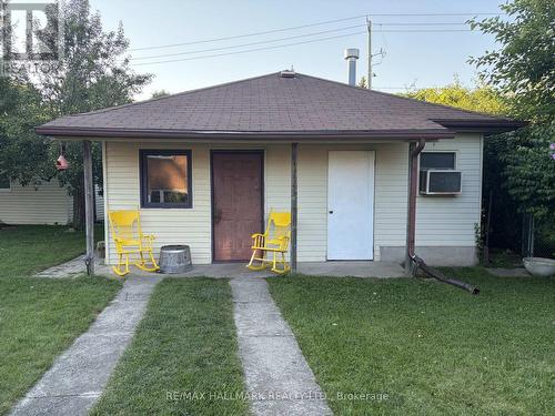 32 Warwick Court, Kitchener, ON - Outdoor