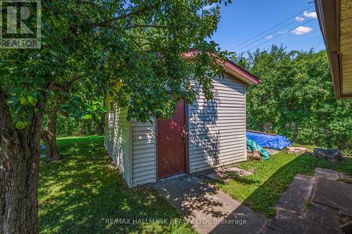 32 Warwick Court, Kitchener, ON - Outdoor