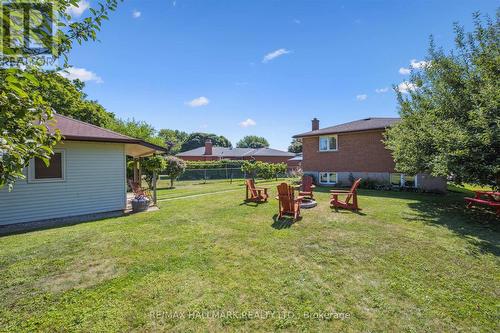 32 Warwick Court, Kitchener, ON - Outdoor