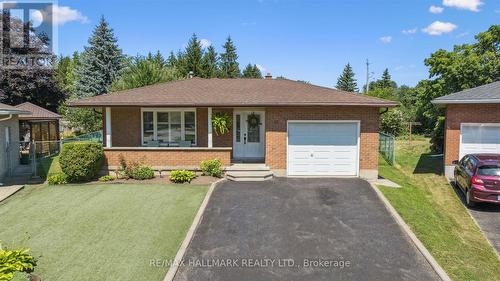 32 Warwick Court, Kitchener, ON - Outdoor