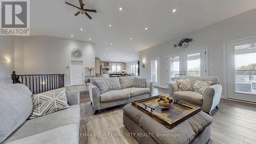1065 20Th Side Road, King, ON - Indoor Photo Showing Living Room