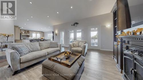 1065 20Th Side Road, King, ON - Indoor Photo Showing Living Room