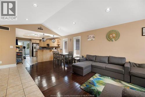 4553 Osaka Circle, Windsor, ON - Indoor Photo Showing Living Room