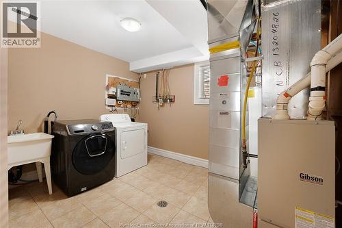 4553 Osaka Circle, Windsor, ON - Indoor Photo Showing Laundry Room