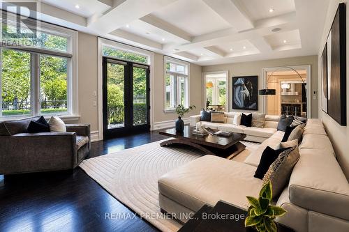 6 The Bridle Path, Toronto, ON - Indoor Photo Showing Living Room