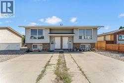908 Ross Glen Drive SE Medicine Hat, AB T1B 3W7