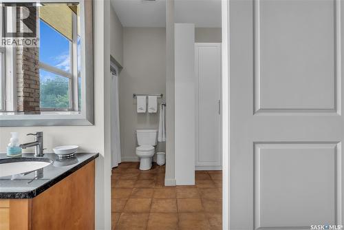 206 211 D Avenue N, Saskatoon, SK - Indoor Photo Showing Bathroom