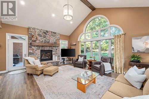 7335 Pack Road, London South (South V), ON - Indoor Photo Showing Living Room With Fireplace