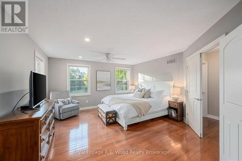 7335 Pack Road, London South (South V), ON - Indoor Photo Showing Bedroom