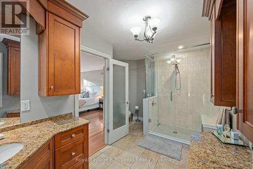 7335 Pack Road, London South (South V), ON - Indoor Photo Showing Bathroom