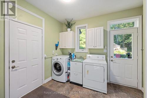 7335 Pack Road, London South (South V), ON - Indoor Photo Showing Laundry Room