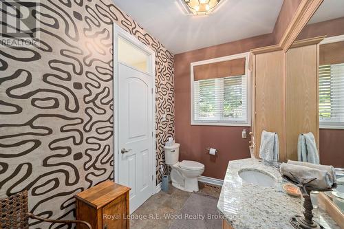 7335 Pack Road, London South (South V), ON - Indoor Photo Showing Bathroom