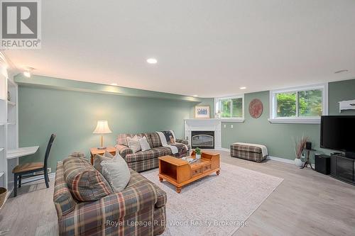 7335 Pack Road, London South (South V), ON - Indoor Photo Showing Living Room