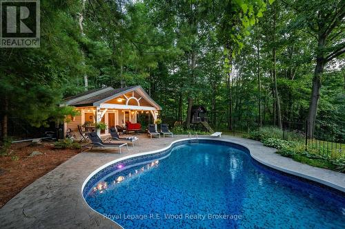 7335 Pack Road, London South (South V), ON - Outdoor With In Ground Pool With Backyard