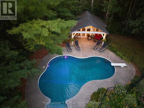 7335 Pack Road, London South (South V), ON - Outdoor With In Ground Pool With Backyard