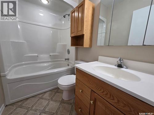 1119 Chaplin Street E, Swift Current, SK - Indoor Photo Showing Bathroom