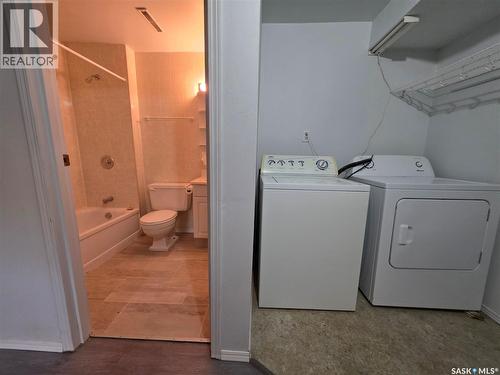 1119 Chaplin Street E, Swift Current, SK - Indoor Photo Showing Laundry Room