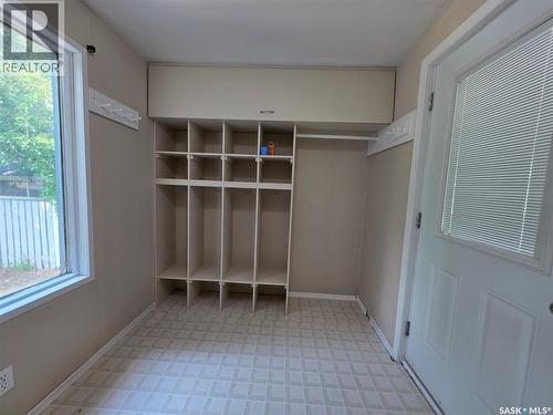 1119 Chaplin Street E, Swift Current, SK - Indoor