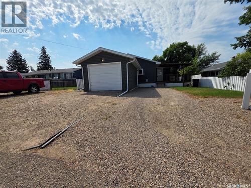1119 Chaplin Street E, Swift Current, SK - Outdoor
