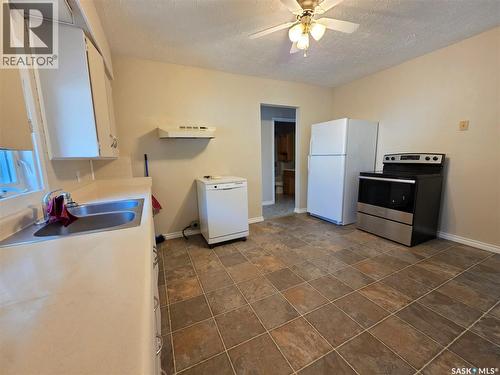 1119 Chaplin Street E, Swift Current, SK - Indoor