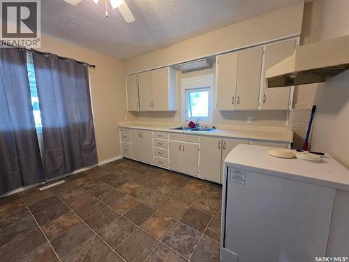 1119 Chaplin Street E, Swift Current, SK - Indoor