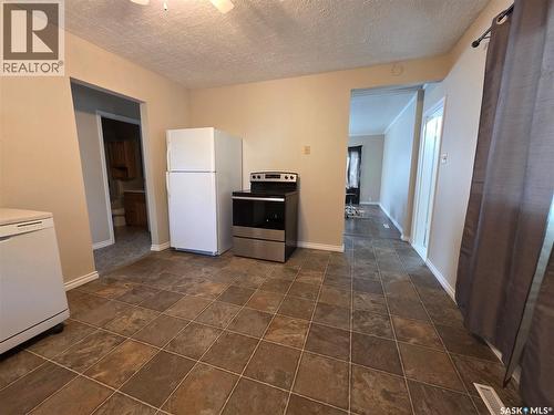 1119 Chaplin Street E, Swift Current, SK - Indoor