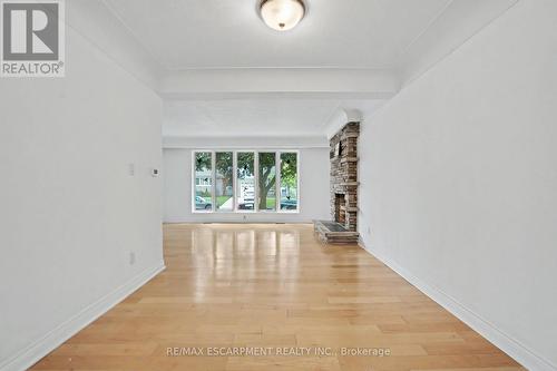 100 Hardale Crescent, Hamilton, ON - Indoor Photo Showing Other Room